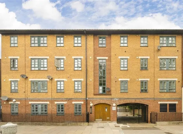 Mile End Road, Stepney Green, E1, photo 1