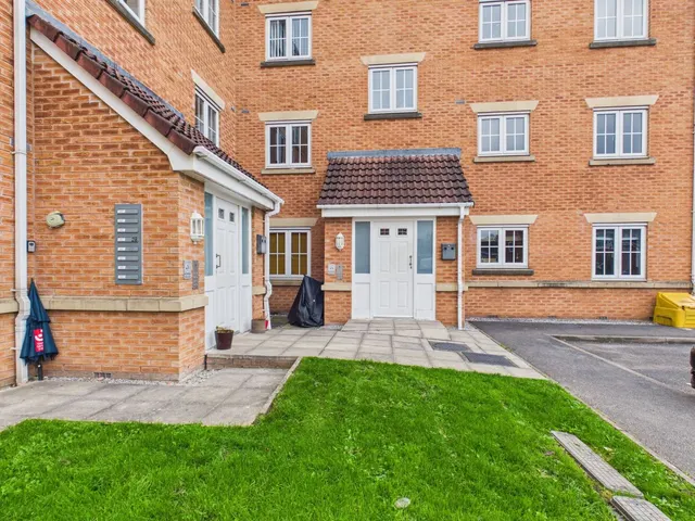 Carrfield, Hyde, SK14, photo 2