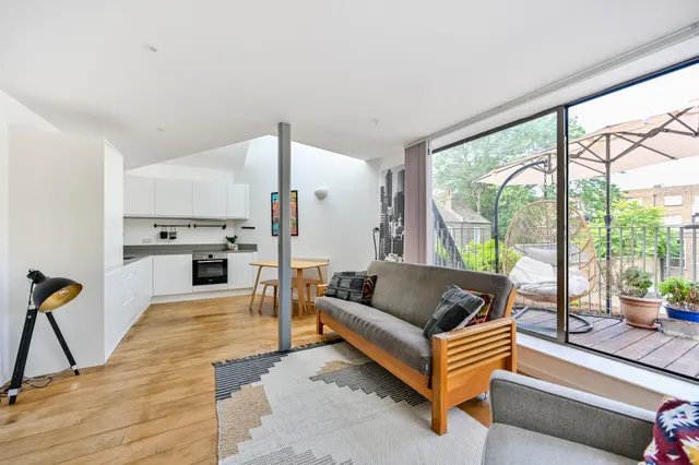Photo 2 — Flat 3, 1a Vicarage Road, Kingston Upon Thames