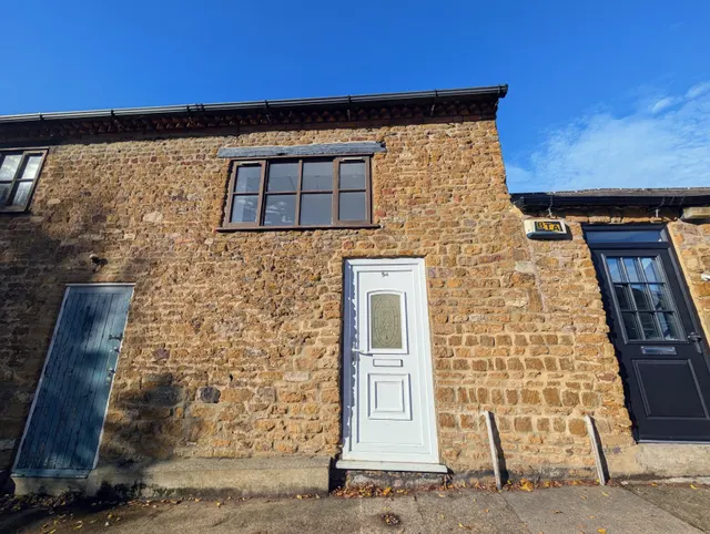 Market Hill, Rothwell, NN14, photo 1