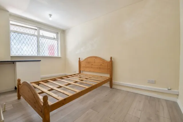 Sandy Drive, Feltham, photo 3