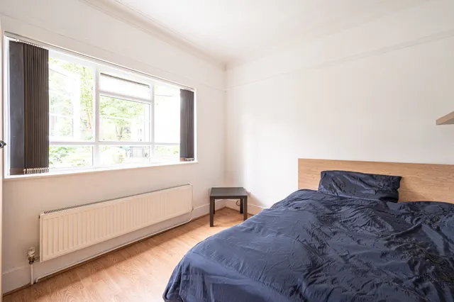 Photo 3 — 1 Canberra Court, 102 Fordwych Road, London