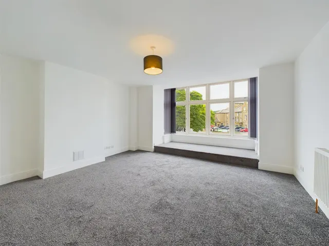 Scarsdale Place, Buxton, photo 3