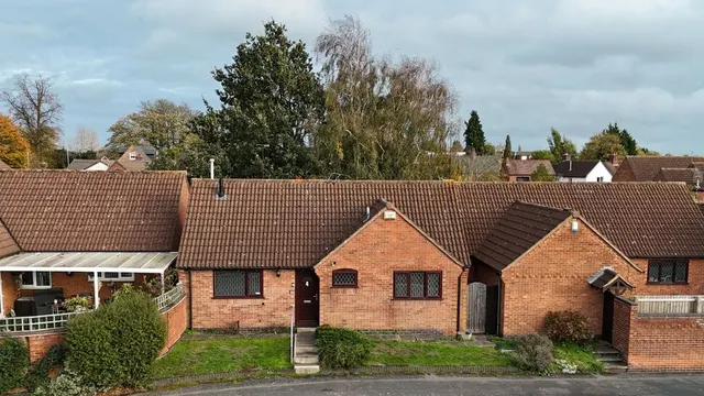 St. James Gardens, Bulkington, CV12, photo 1