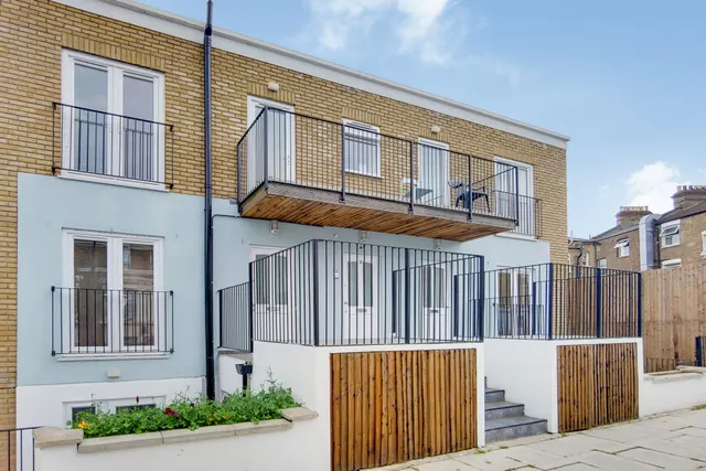 Curwen Road, Hammersmith, W12, photo 1