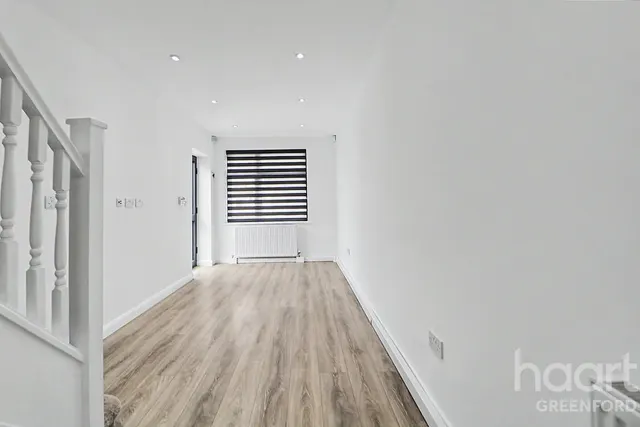 Lee Road, Greenford, UB6, photo 3