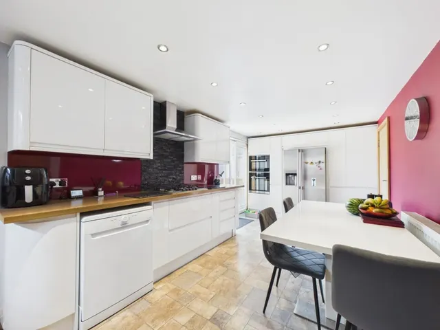 Brackendale Drive, Bradford, BD10, photo 3