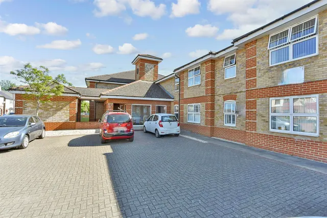 West Lane, Sittingbourne, ME10, photo 1