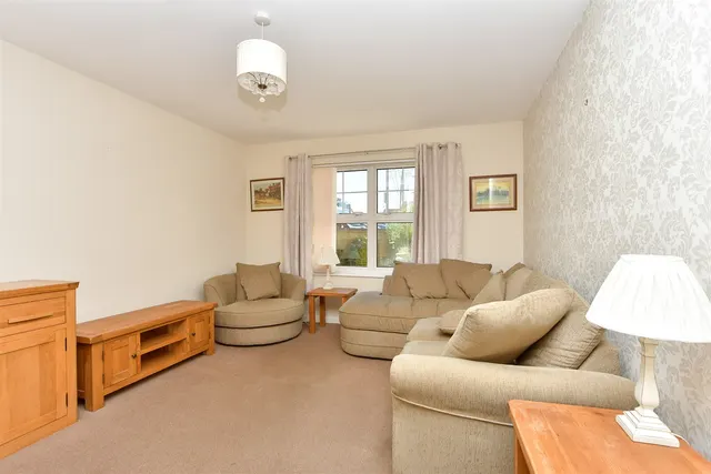 West Lane, Sittingbourne, ME10, photo 2
