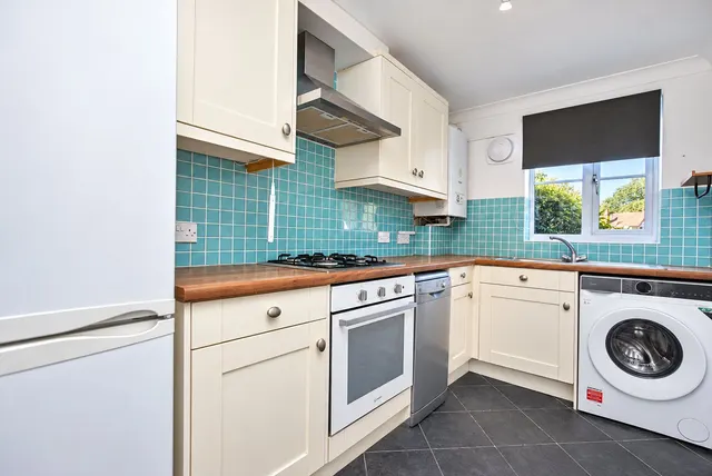 Kings Road, Shalford, GU4, photo 2