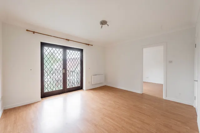 Northwood, HA6, photo 1