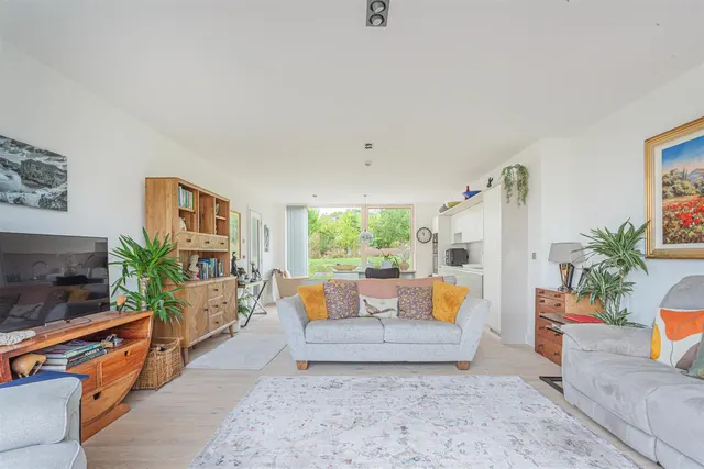Almond Close, Wadswick Green, SN13, photo 2