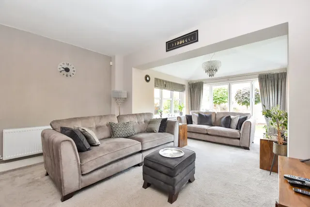 St. Annes Drive, Stanley, WF1, photo 2