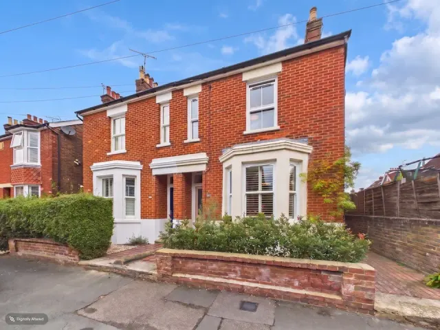 3 bedroom house — Percy Road, Horsham, West Sussex