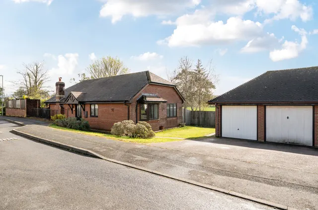 Loader Close, Kings Worthy, SO23, photo 1