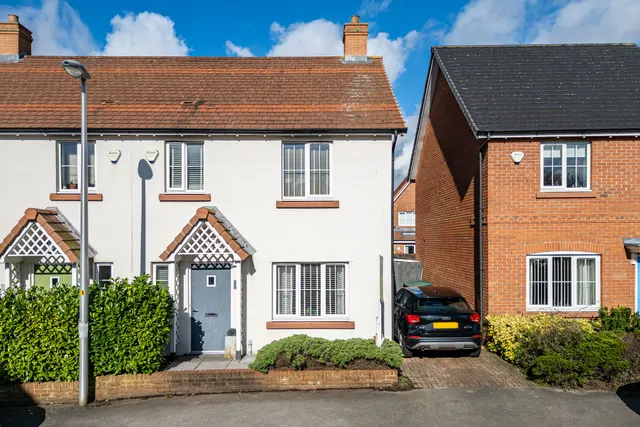 King Oswald Crescent, Widnes, Widnes, WA8 5AB, photo 1