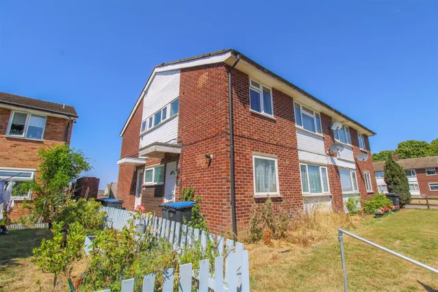 Cloverfield, Harlow, CM18, photo 1