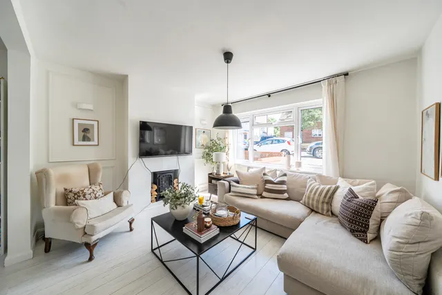 Photo 3 — Heathfield Rise, Ruislip, HA4
