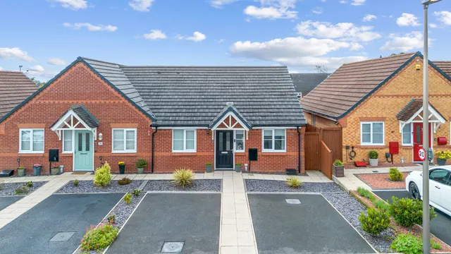 Farm Croft Drive, Golborne, Warrington, Warrington, WA3 3YJ, photo 1