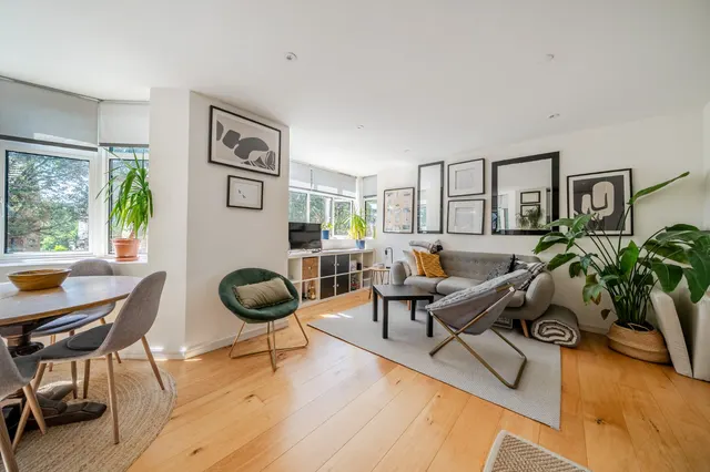 2 bedroom flat — Southfield Road, Chiswick, London, W4