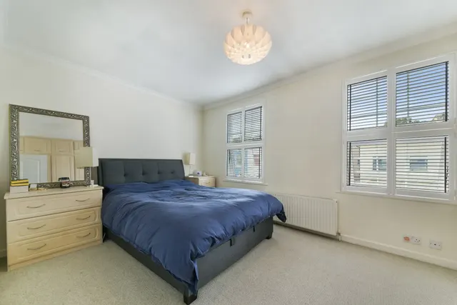 Photo 3 — Hartfield Crescent, Wimbledon, London, SW19