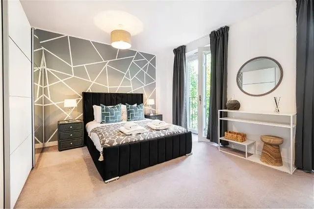 Danvers Avenue London SW11, photo 1