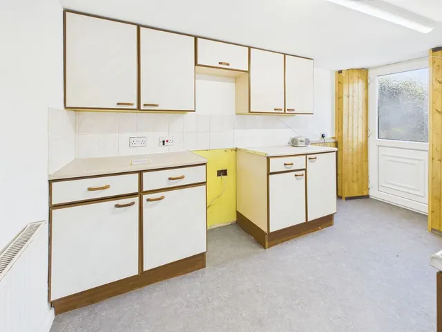Photo 2 — Basset Road, Camborne