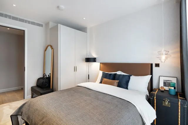 Nine Elms Lane, London, SW8, photo 3