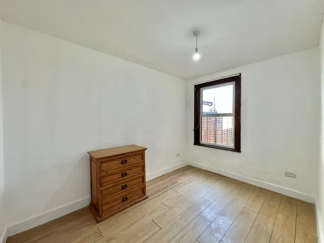Cromwell Road, Hayes, UB3, photo 3