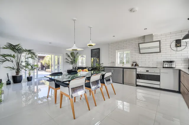 Molesey Avenue, West Molesey, KT8, photo 1
