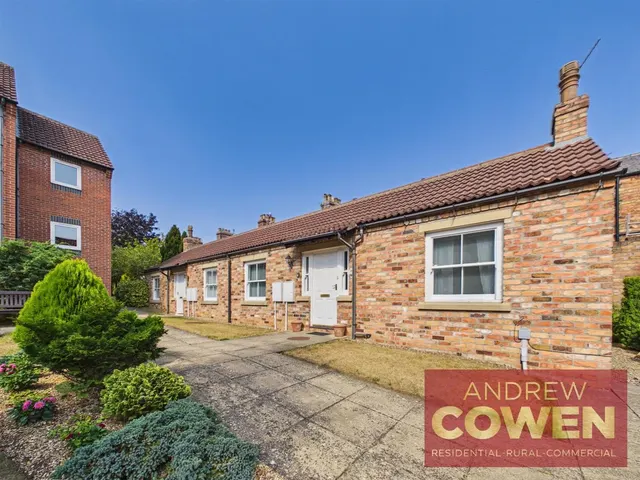 Photo 2 — Strawberry Court, Scarborough YO12 5QU