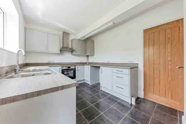 Photo 2 — Heathfield Road, Grantham