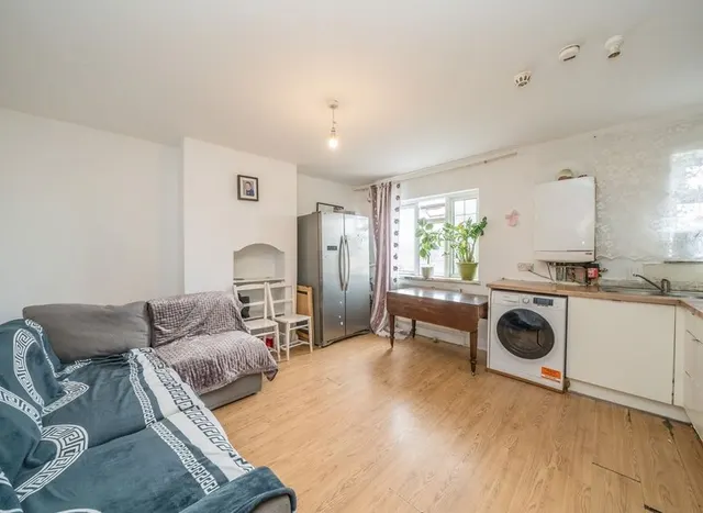 Photo 2 — Bell Road, Hounslow, TW3