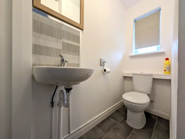 Clos Y Dolydd, Beddau, CF38, photo 3