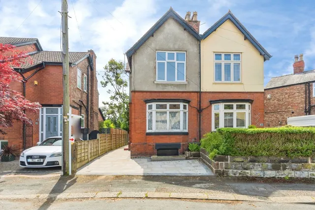 Trinity Avenue, Sale, Greater Manchester, M33, photo 1