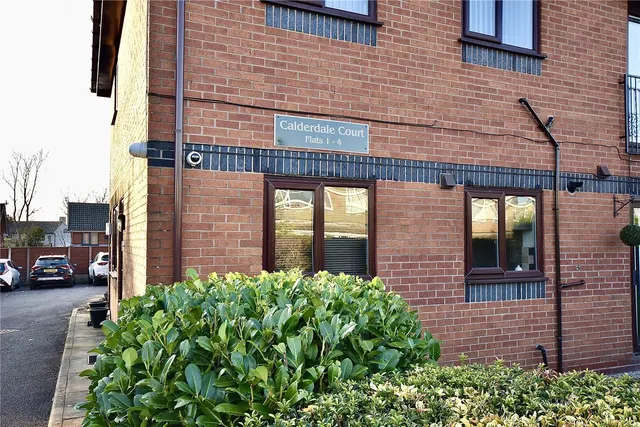 Denbydale Way, Royton, OL2, photo 2