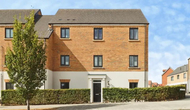 Carnoustie Drive, Corby, photo 1