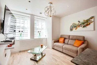 Finchley Road, London, NW3, photo 2