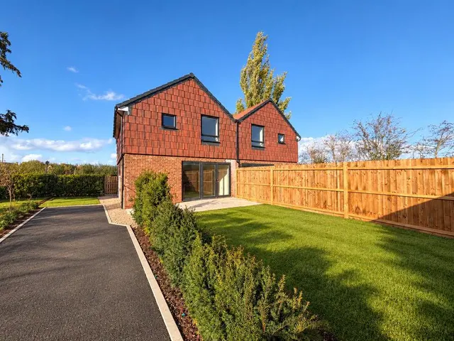 Queens Head Close, Aston Cross, GL20, photo 1
