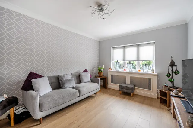 Photo 3 — Addington Road, South Croydon, CR2
