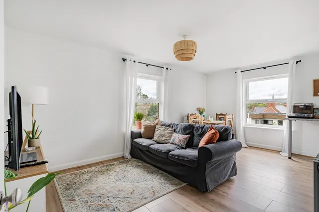 Paxton Road, London, photo 1