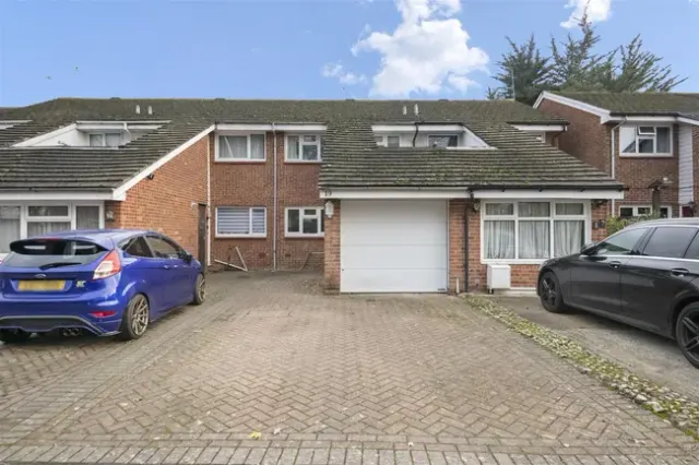 Chestwood Grove, Uxbridge