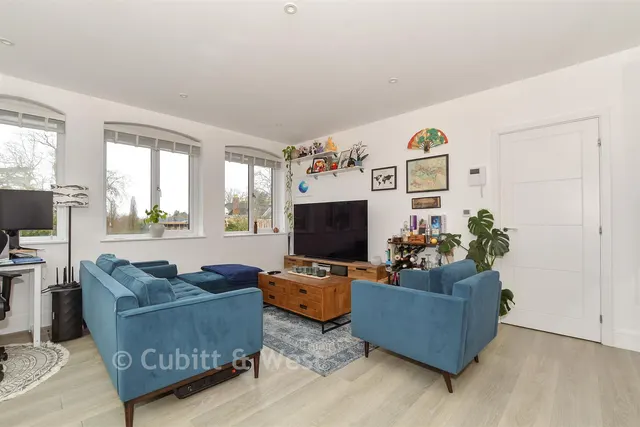 North Street, Horsham, RH12, photo 3