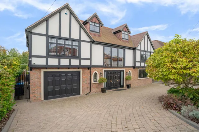 Tycehurst Hill, Loughton, Essex, IG10 1DA, photo 1