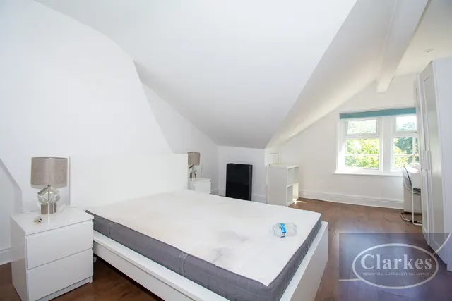 Carlton Road, Springbourne, photo 1