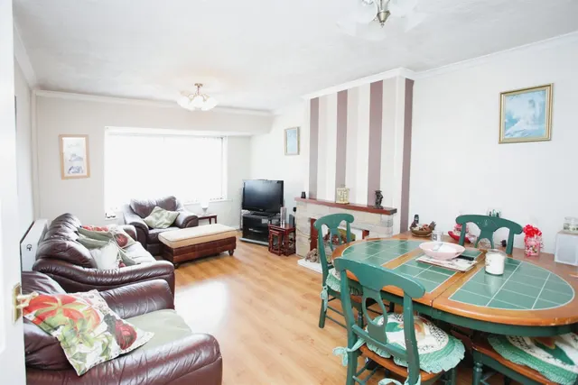 York Drive, Pontypridd, CF38, photo 3