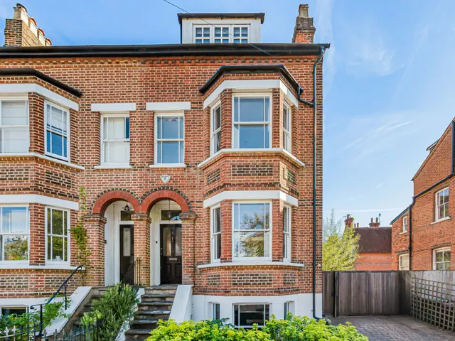 Church Crescent, St Albans, AL3, photo 1