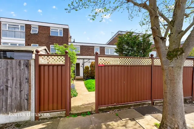 Swan Lane, London, N20, photo 1