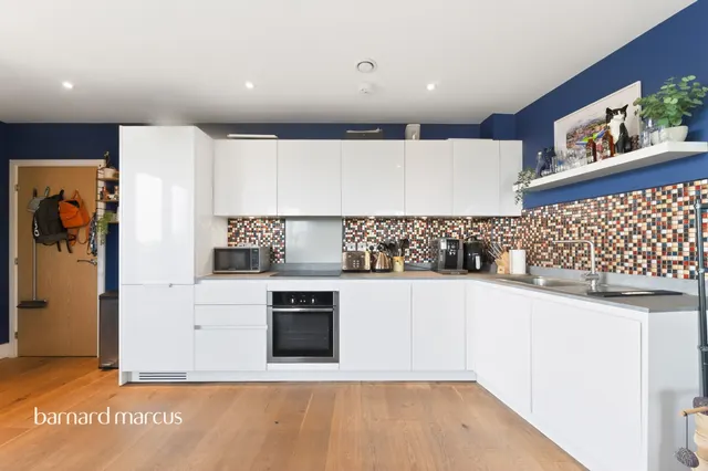 Photo 3 — Cavendish Road, London