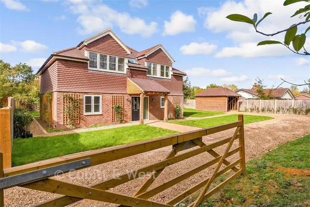 Sachel Court Drive, Alfold, GU6, photo 2